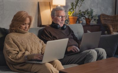 Laptop poleasingowy dla seniora. Jak wybrać dobry laptop dla babci i dziadka?